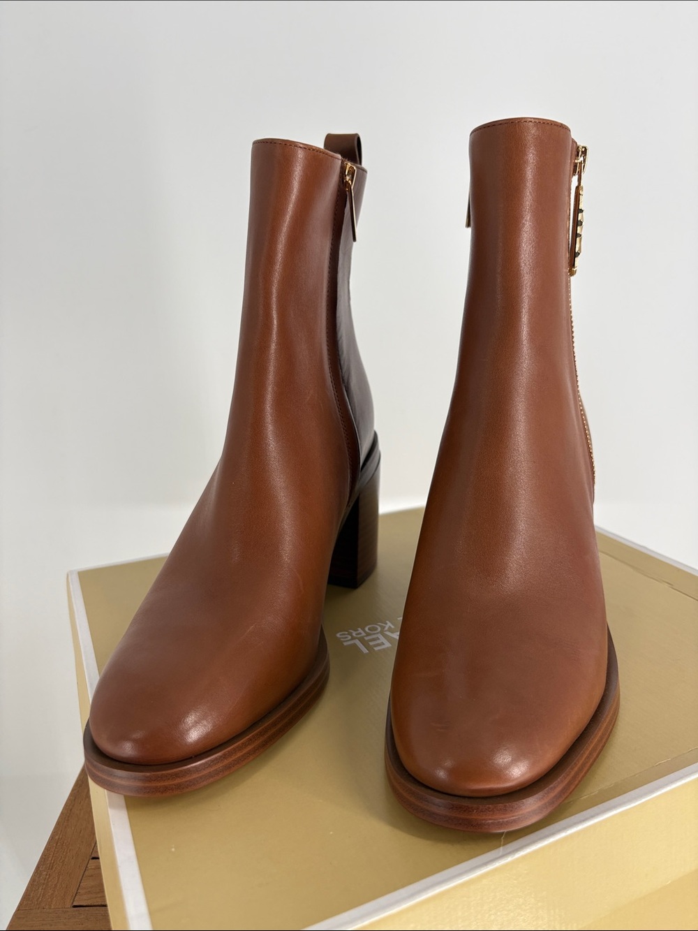 New Michael Kors Regan Mid Bootie Brown Leather Boots with Side Zip size 9 - Picture 5 of 8